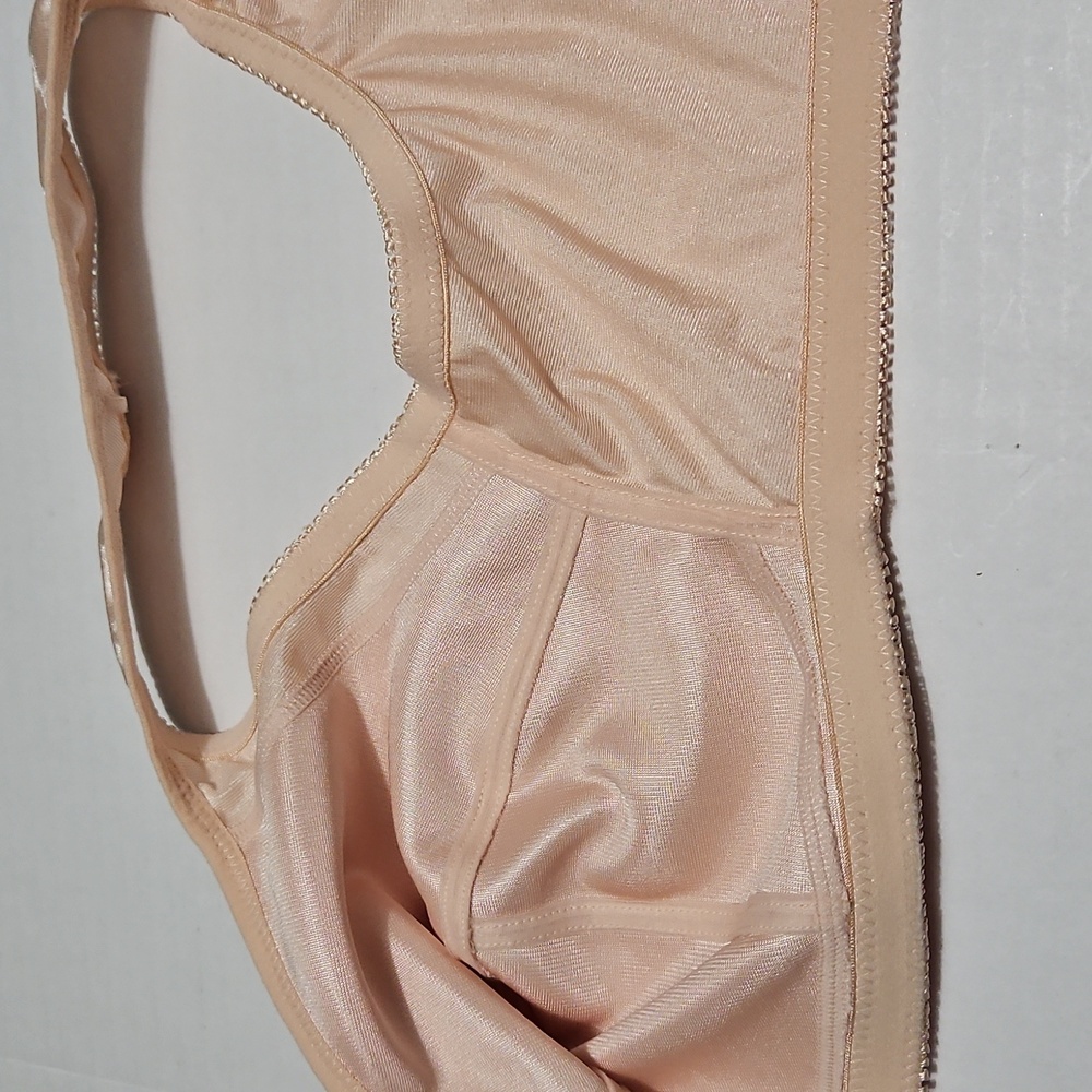 Elegant Satin Bra in Peach Size 85E (38E Or 38DD) Front Closure - Picture 7 of 12
